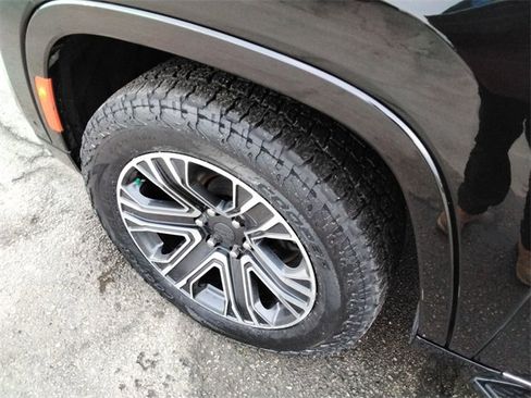 Used 2024 Jeep Wagoneer L Series II image 20