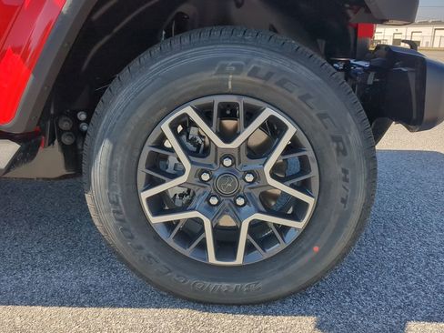 New 2026 Jeep Wrangler Unlimited Sahara AWD/4WD image 9