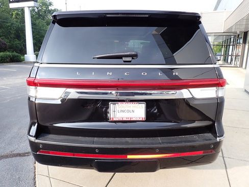 Certified 2024 Lincoln Navigator Premiere image 4