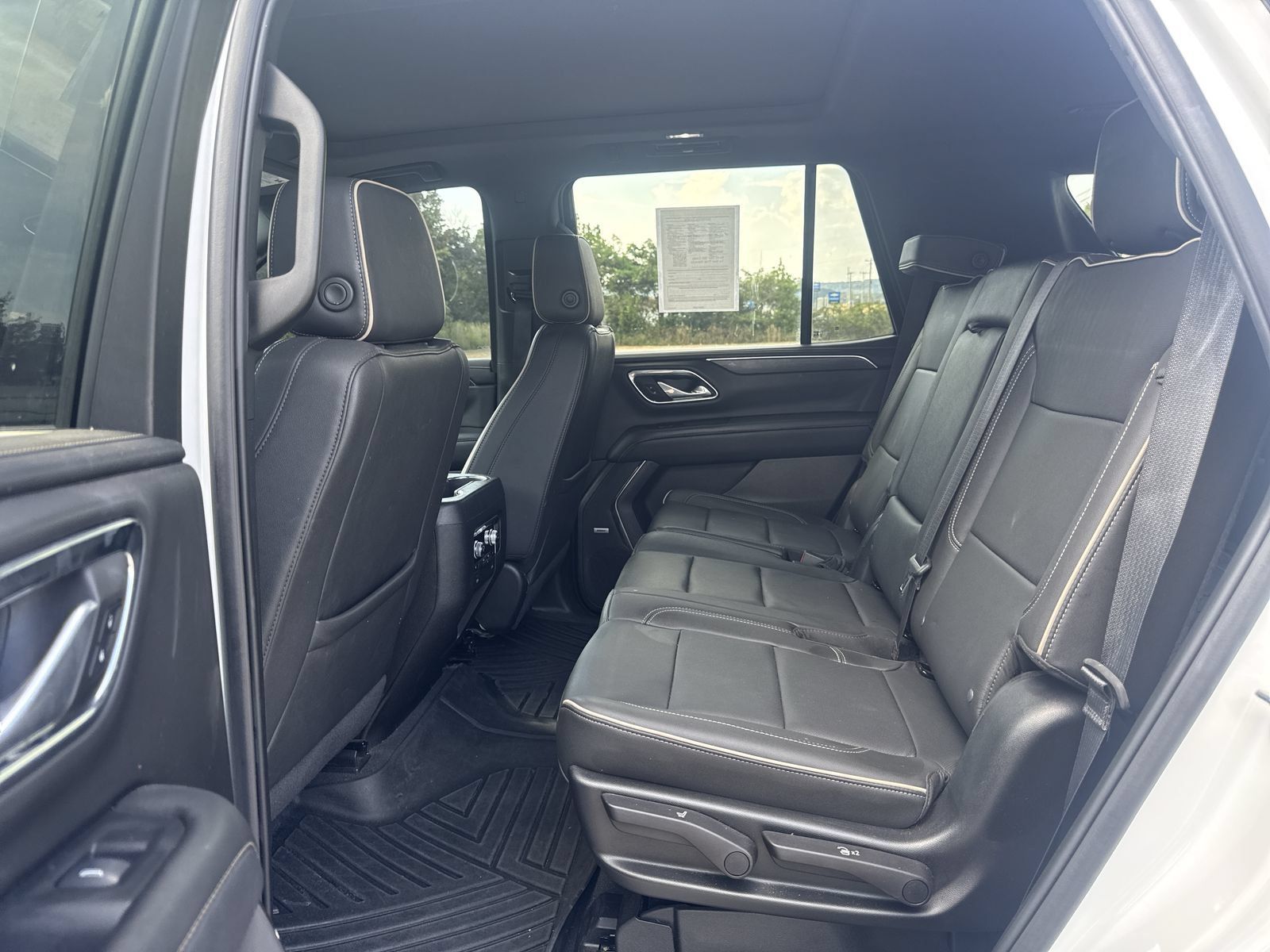 Used 2024 GMC Yukon SLT w/ SLT Premium Package AWD/4WD image 25