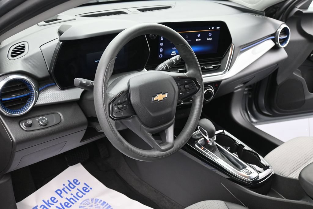 Used 2025 Chevrolet Trax LT FWD image 15