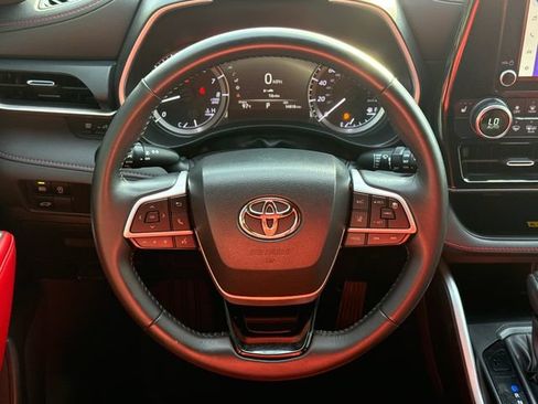 Used 2023 Toyota Highlander XSE AWD/4WD image 15