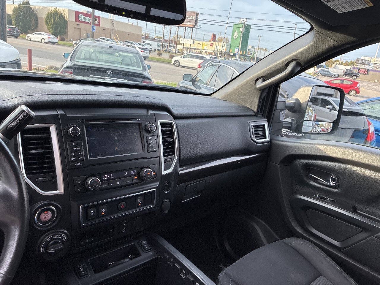 Used 2018 Nissan Titan SV AWD/4WD image 35