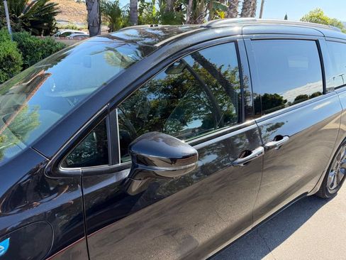 Used 2019 Chrysler Pacifica Limited w/ Advanced Safetytec Group FWD image 7