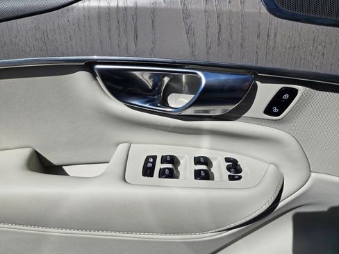 Certified 2025 Volvo XC90 T8 Plus w/ Protection Package Premier AWD/4WD image 27