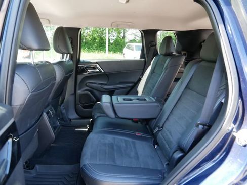Used 2024 Mitsubishi Outlander SE AWD/4WD image 11