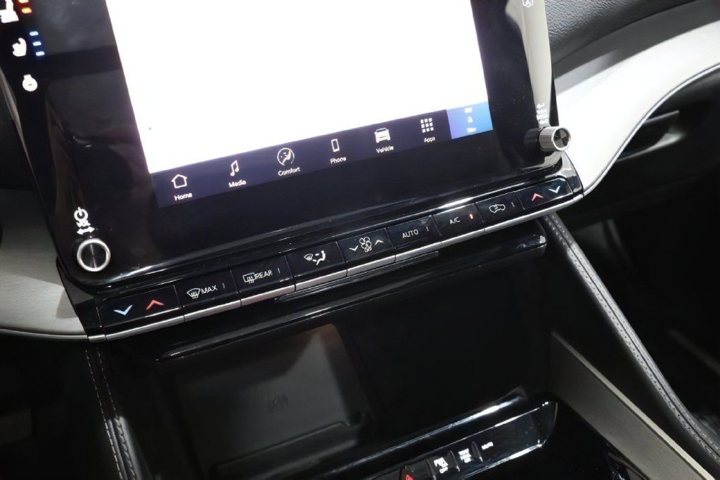 Used 2025 Jeep Wagoneer 4WD w/ Premium Group I image 29