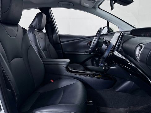 Used 2022 Toyota Prius Prime XLE image 6