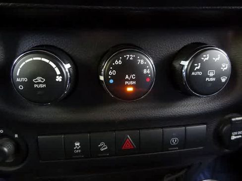 Used 2015 Jeep Wrangler Unlimited Sahara AWD/4WD image 21