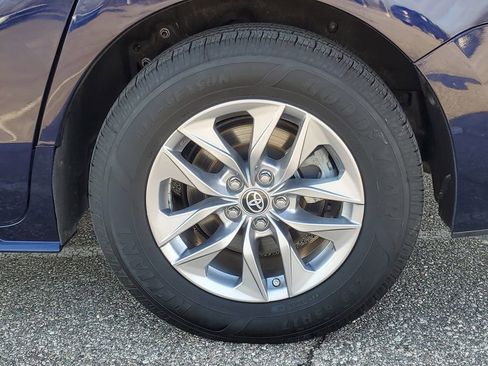 Used 2023 Toyota Sienna LE image 5