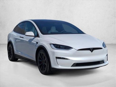 Used 2023 Tesla Model X Plaid image 3