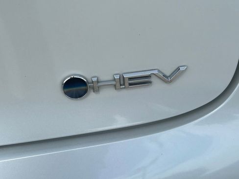 Used 2023 Toyota Prius XLE FWD image 12