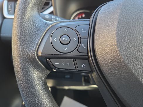 Used 2025 Toyota RAV4 XLE image 18