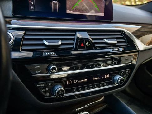 Used 2019 BMW 530e w/ Convenience Package image 25