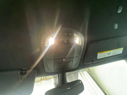 Used 2025 Chrysler Pacifica Select FWD image 23