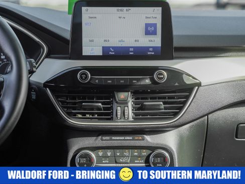 Used 2021 Ford Escape SE w/ SE Sport Appearance Package image 22