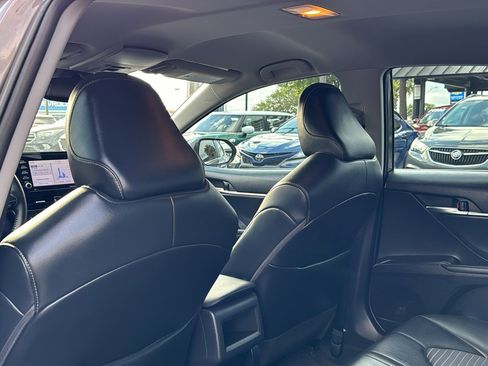 Used 2023 Toyota Camry SE w/ Convenience Package image 17