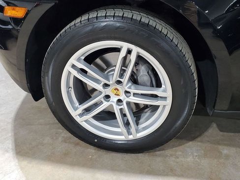 Used 2018 Porsche Macan image 40