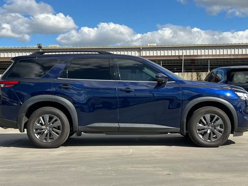 Certified 2022 Nissan Pathfinder SV image 9