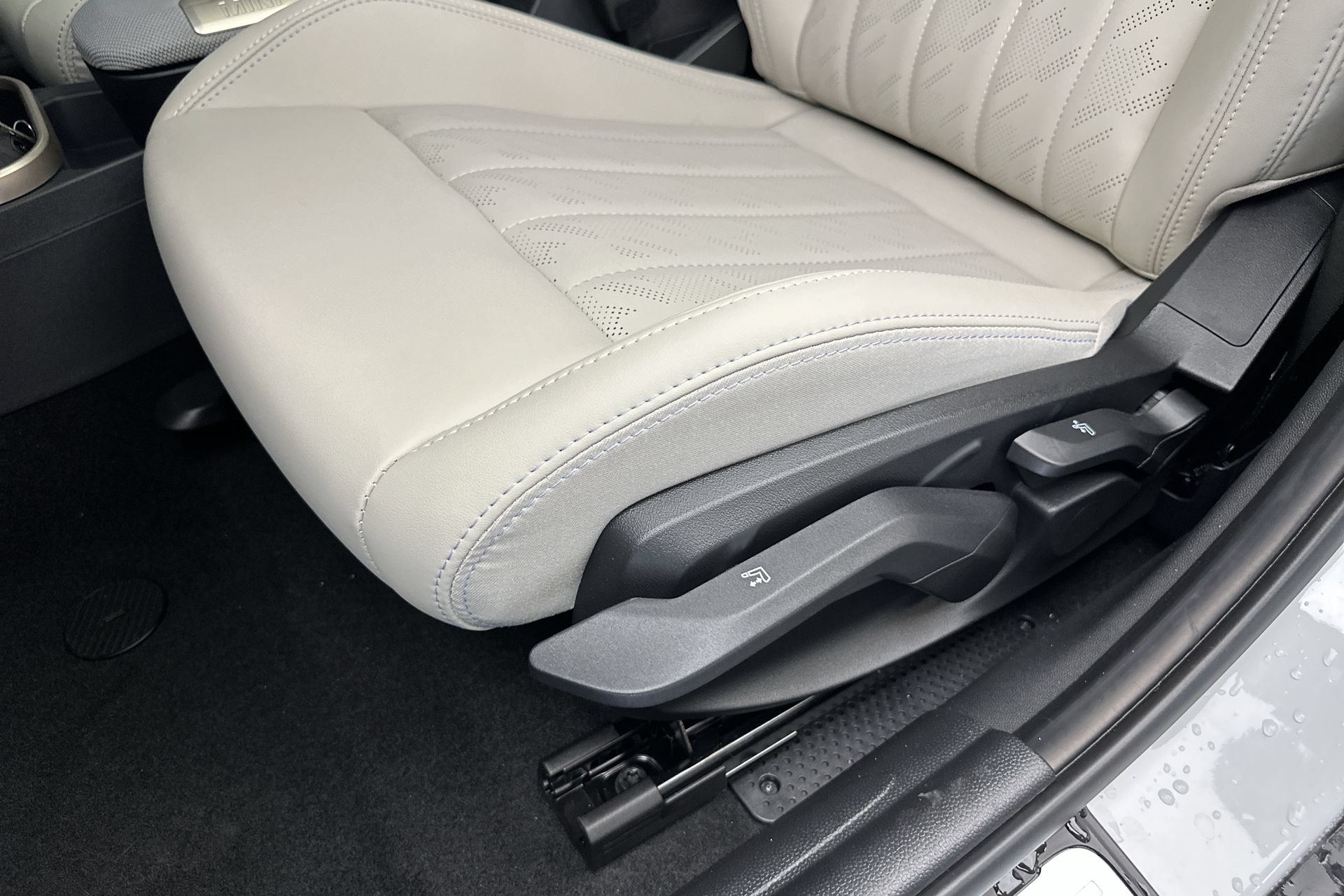 Used 2027 MINI Cooper 4-Door Hardtop FWD image 15