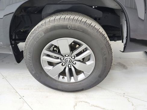 Used 2025 Nissan Frontier SV image 39