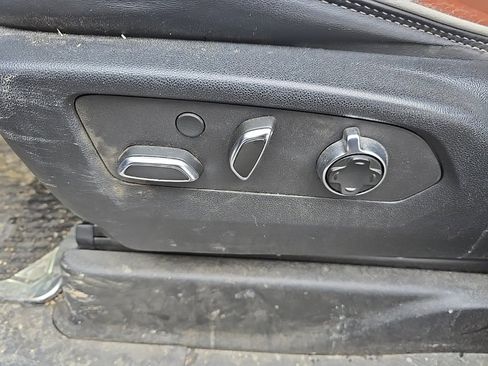 Used 2023 GMC Yukon Denali Ultimate image 9