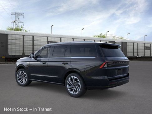 New 2026 Lincoln Navigator Reserve AWD/4WD image 4