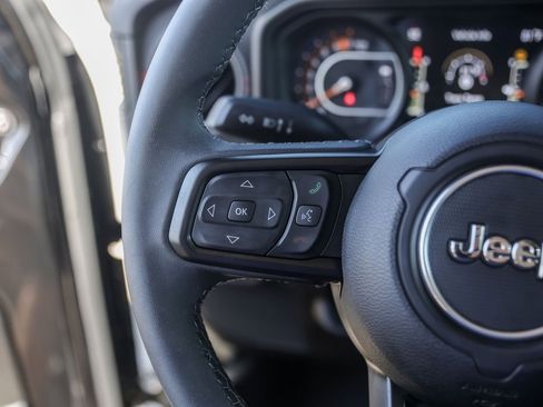 Used 2025 Jeep Wrangler Unlimited Rubicon w/ XTREMEE 35" Tire Package image 14