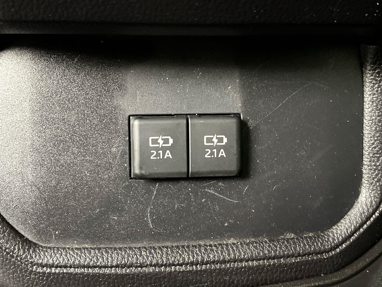 Used 2021 Toyota Highlander XLE AWD/4WD image 12