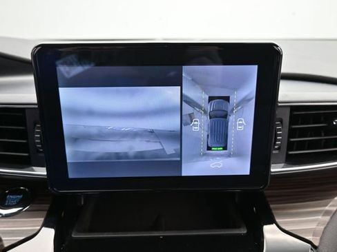 Used 2023 Ford Explorer Limited w/ Equipment Group 301A AWD/4WD image 22