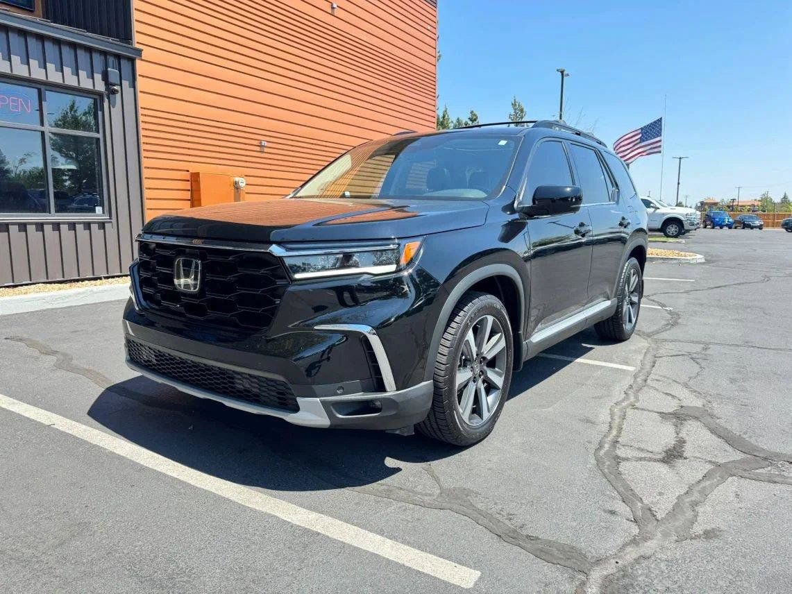 Used 2023 Honda Pilot Touring image 1