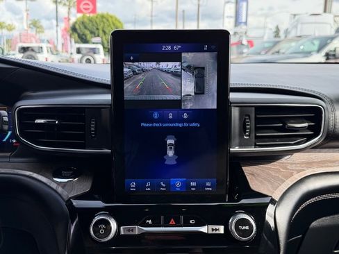 Certified 2023 Ford Explorer Platinum w/ Technology Package image 25