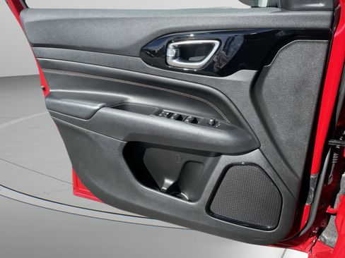 Used 2022 Jeep Compass Limited image 15