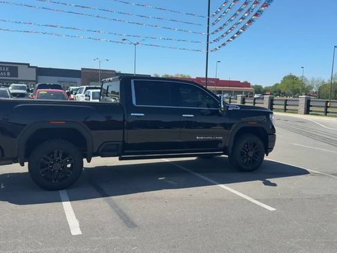 Used 2023 GMC Sierra 2500 Denali w/ Denali Black Diamond Edition AWD/4WD image 7