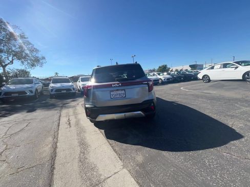 Used 2025 Kia Seltos S FWD image 16