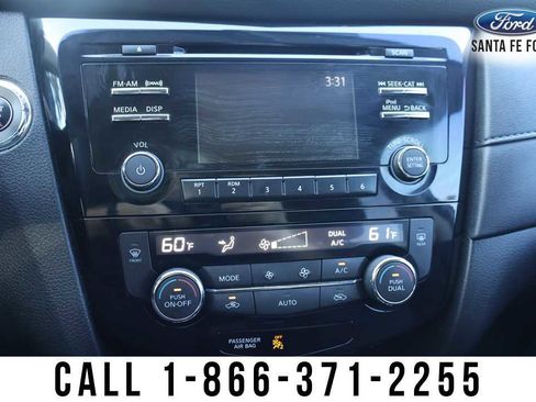 Used 2017 Nissan Rogue SV image 32