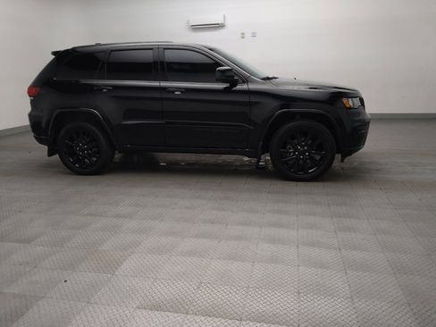 Used 2019 Jeep Grand Cherokee Altitude AWD/4WD image 11
