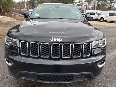 Used 2021 Jeep Grand Cherokee Laredo image 2