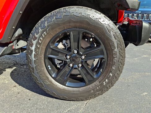 Used 2022 Jeep Wrangler Unlimited Sahara AWD/4WD image 8