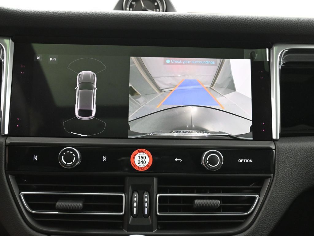 Certified 2025 Porsche Macan AWD/4WD image 8