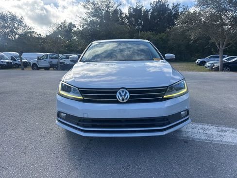 Used 2017 Volkswagen Jetta SEL image 2