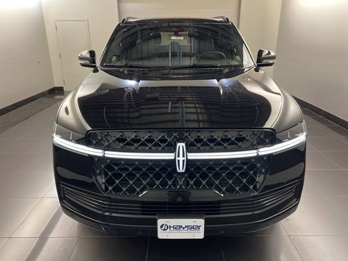 Used 2025 Lincoln Navigator Reserve w/ Jet Appearance Package image 2