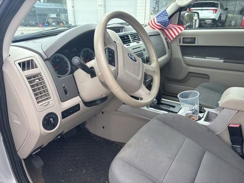 Used 2010 Ford Escape XLT FWD image 5
