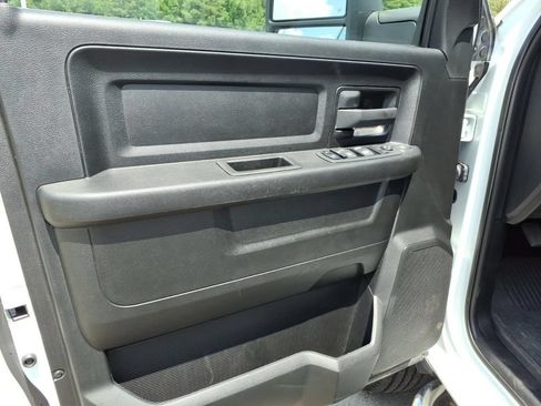 Used 2024 RAM 3500 Tradesman w/ Chrome Appearance Group AWD/4WD image 11