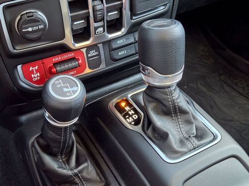 New 2025 Jeep Gladiator Sport AWD/4WD image 17