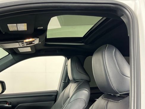 Used 2024 Toyota Highlander XSE image 22