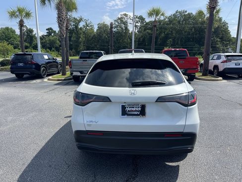 Used 2023 Honda HR-V LX image 9