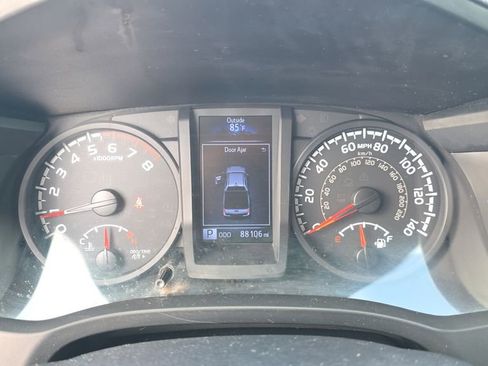 Used 2019 Toyota Tacoma SR w/ SR Convenience Package RWD image 21