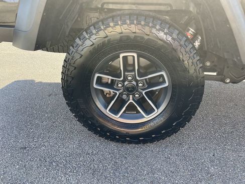 Certified 2025 Jeep Gladiator Mojave w/ Convenience Group AWD/4WD image 12