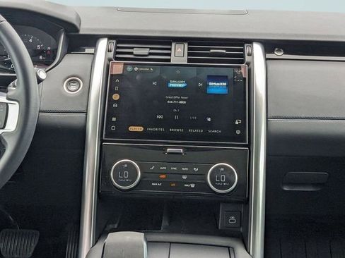 Used 2024 Land Rover Discovery S image 24